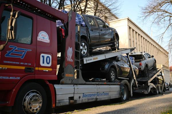 Голова Закарпатської ОВА відбув на Схід з великим вантажем для наших захисників