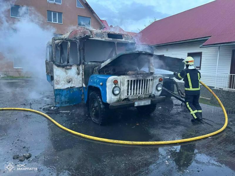 На Тячівщині згорів автобус