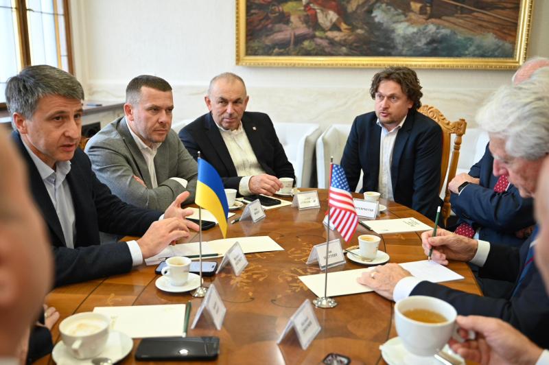 Голова Закарпатської ОВА провів зустріч з американськими партнерами, учасниками Молитовного сніданку