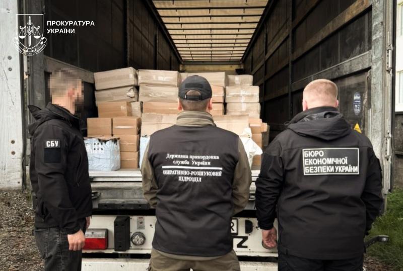 На Закарпатті викрили масштабне підпільне виробництво горілки та сигарет