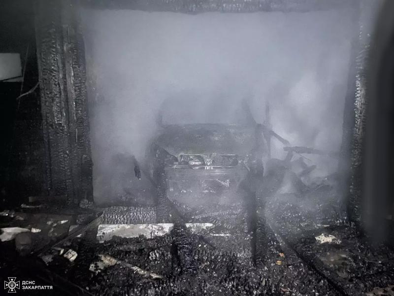 Минулими вихідними на Закарпатті сталися три пожежі у житлових будинках, а в Мукачеві згорів склад