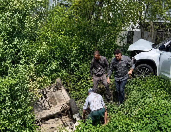 Поблизу Ужгорода внаслідок ДТП авто перекинулося в кювет