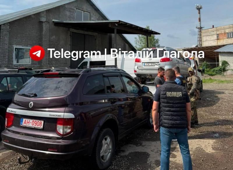 На Закарпатті затримали ділка, який продавав автомобілі, завезених в Україну для ЗСУ