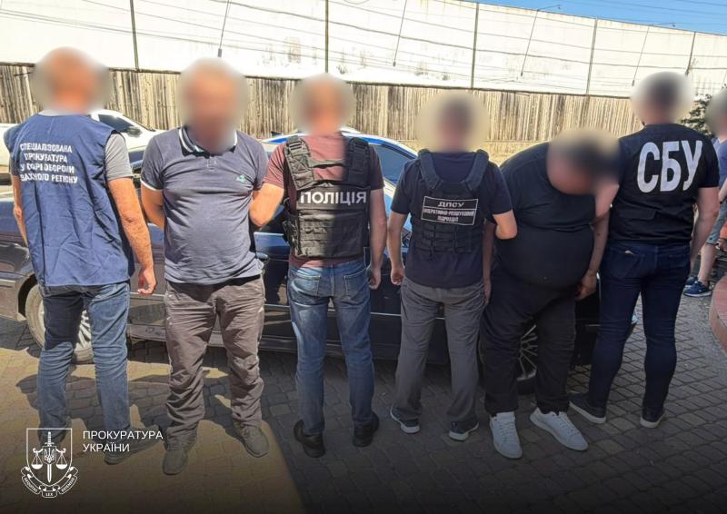 На Закарпатті затримали військового та цивільного за незаконне переправлення ухлянтів через кордон