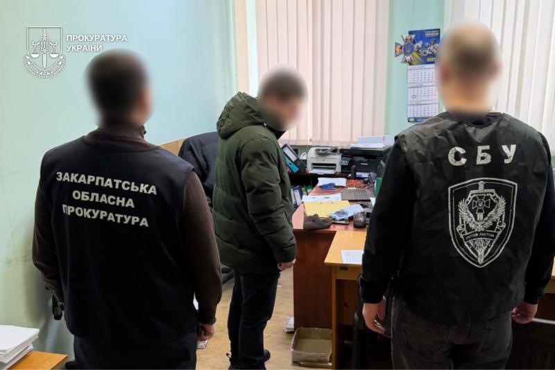 На Закарпатті екснардеп та його спільник підозрюються у   створенні схеми фіктивного бронювання