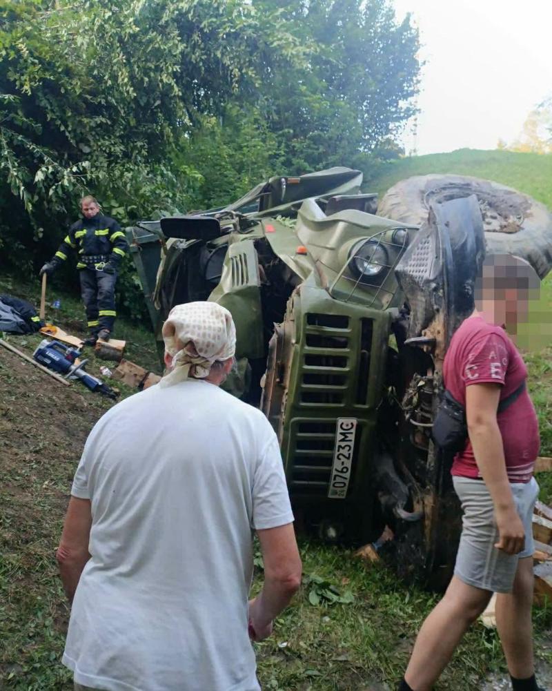 На Рахівщині перекинувся ЗІЛ у горах: одна людина загинула, ще одну врятували