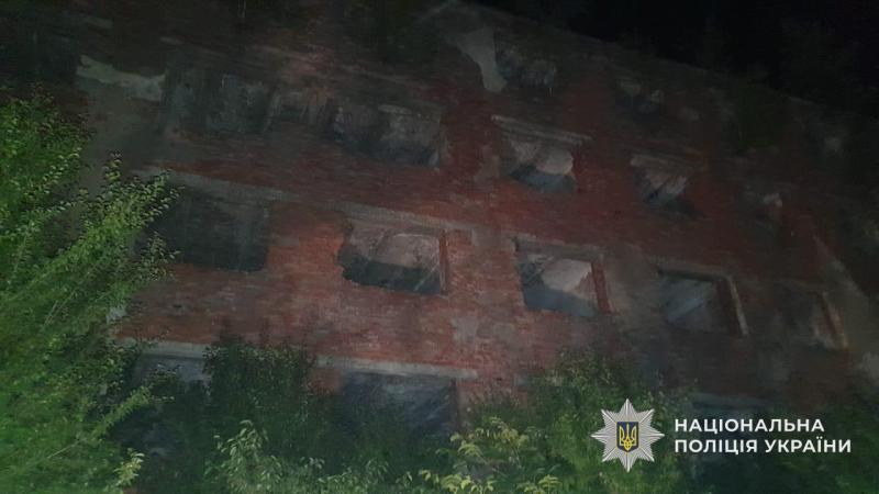 У Сваляві 14-річна дівчина випала з вікна четвертого поверху