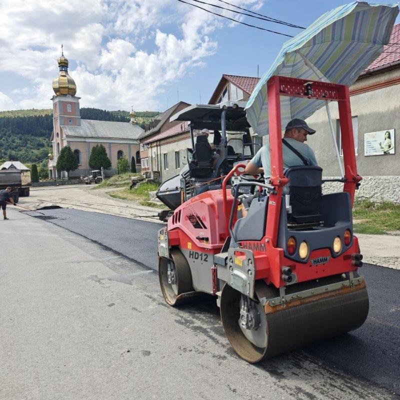 У трьох районах Закарпаття відбуваються ремонтні роботи на автодорогах місцевого значення