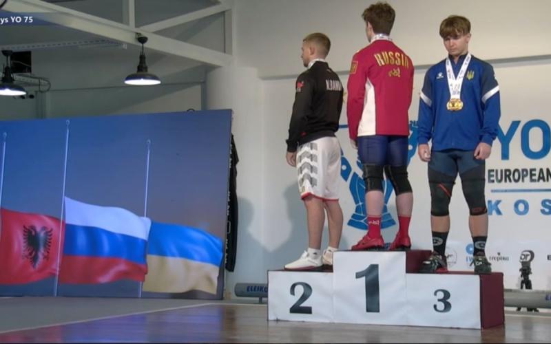 Важкоатлет із Закарпаття відвернувся від прапора Росії на п’єдесталі юнацького чемпіонату Європи