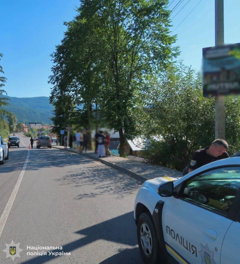 Водій із Закарпаття виїхав на тротуар і збив двох 12-річних дівчат на Прикарпатті
