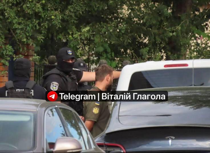 $5 000 за вихід із ТЦК: в Ужгороді військовослужбовця РТЦК затримали «на гарячому»