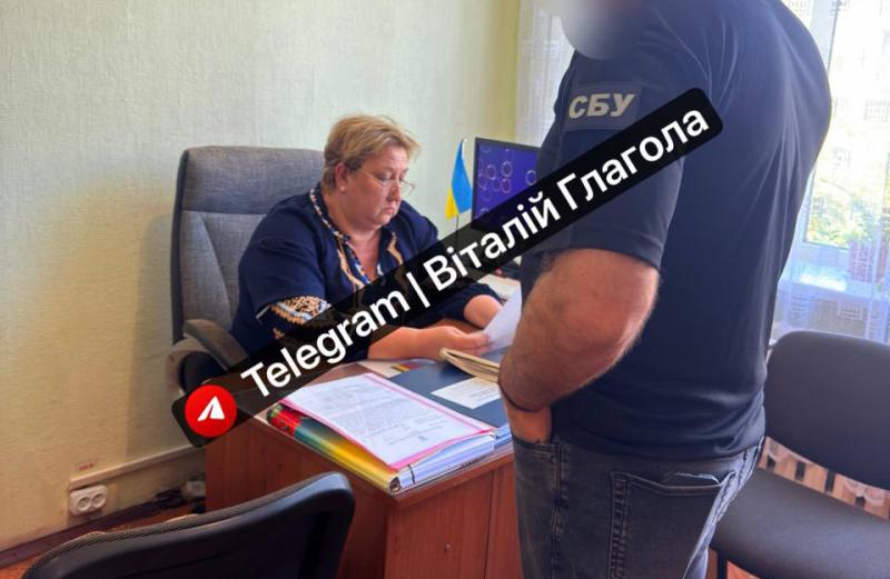 На Закарпатті затримали викладачку коледжу на схемі з фіктивними відстрочками