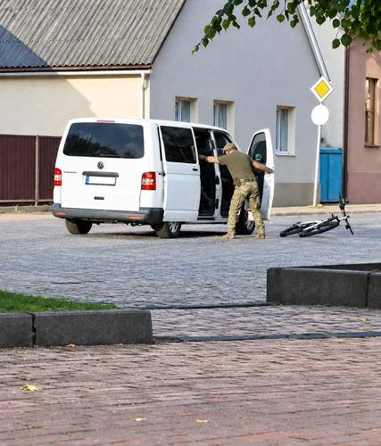 У Мукачеві представники ТЦК затягнули велосипедиста у бус, на подію відреагували в Офісі омбудсмана