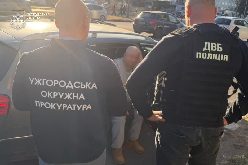 В Ужгороді експрацівник ТЦК за 4 тис. доларів пропонував зняття з розшуку та бронювання