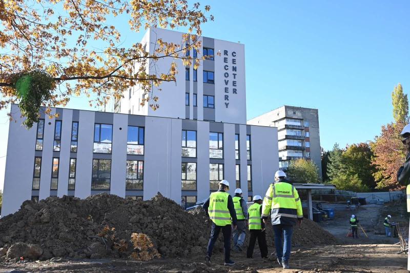 Голова Закарпатської ОВА оглянув хід робіт на будівництві 4.5.0 Recovery Center в Ужгороді