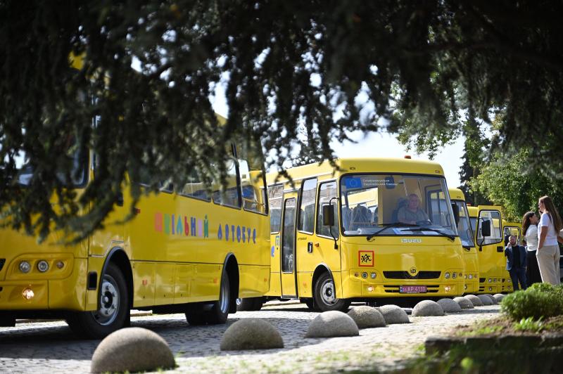 Цьогоріч Закарпаття отримає понад 88 млн грн для придбання нових шкільних автобусів