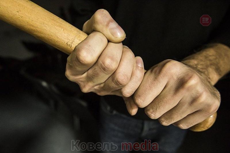 На Закарпатті роми з палками напали на ТЦК в Ужгородському районі та розбили службовий бус